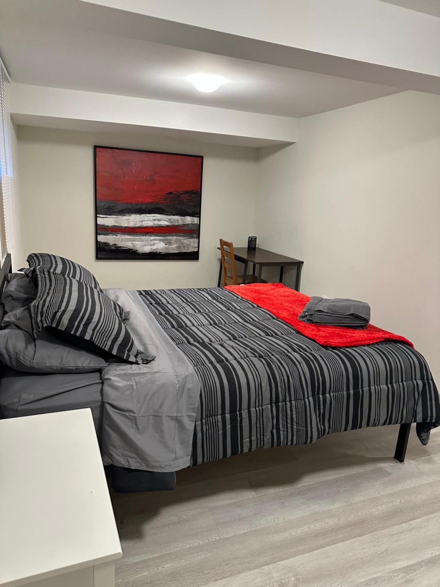 Comfy 2 Bedroom Near The Beach! Пикеринг Экстерьер фото