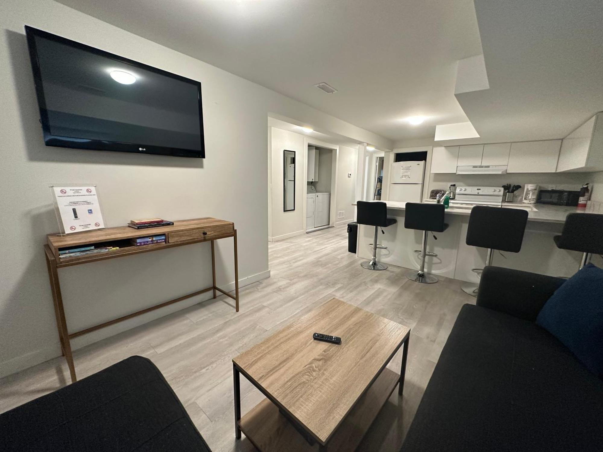 Comfy 2 Bedroom Near The Beach! Пикеринг Экстерьер фото