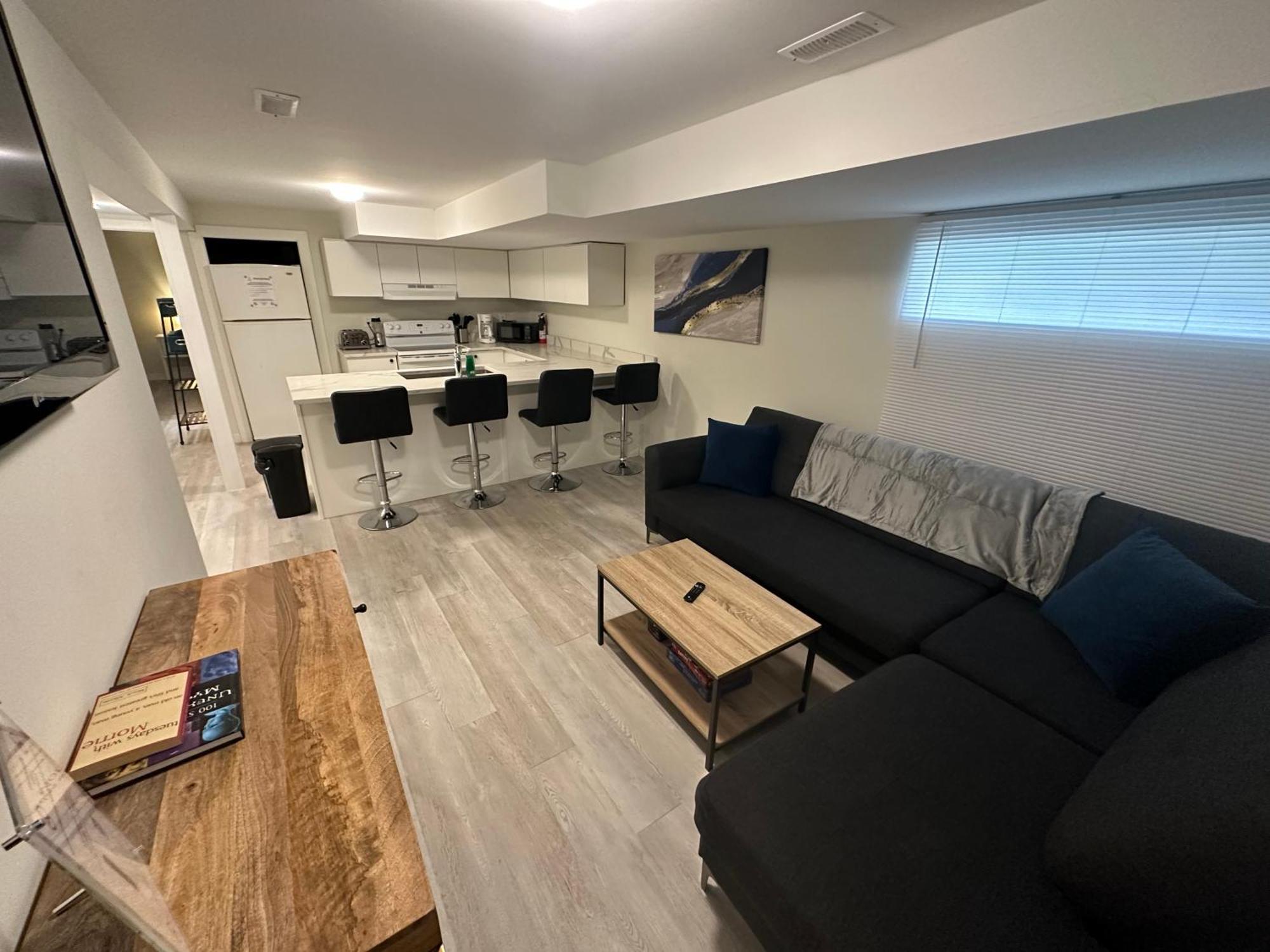 Comfy 2 Bedroom Near The Beach! Пикеринг Экстерьер фото