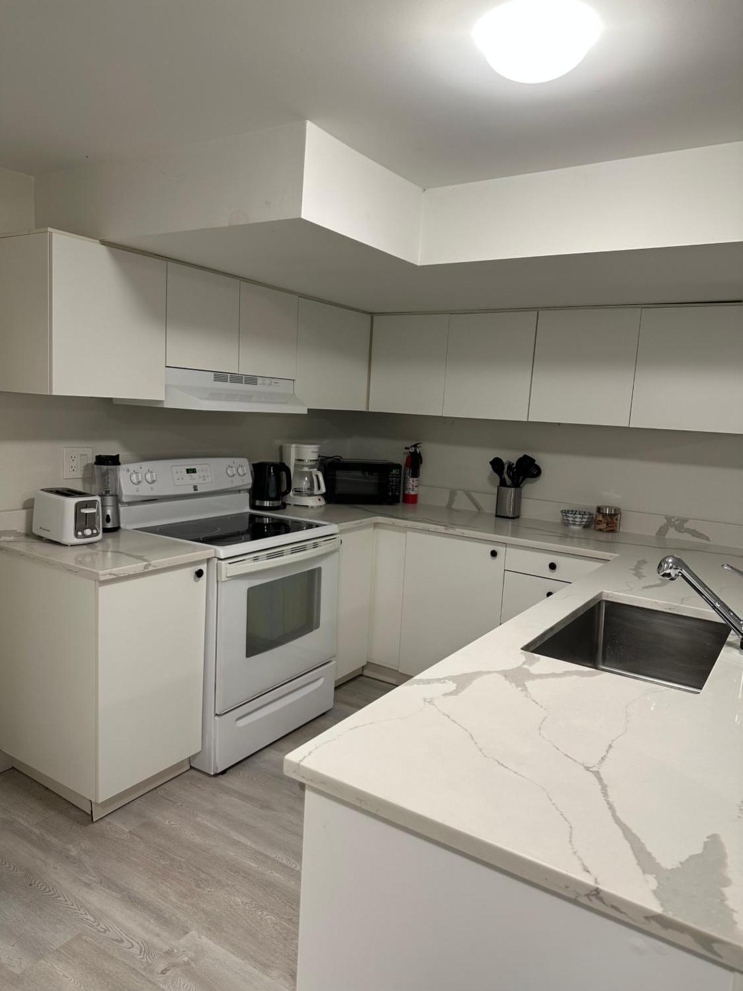 Comfy 2 Bedroom Near The Beach! Пикеринг Экстерьер фото