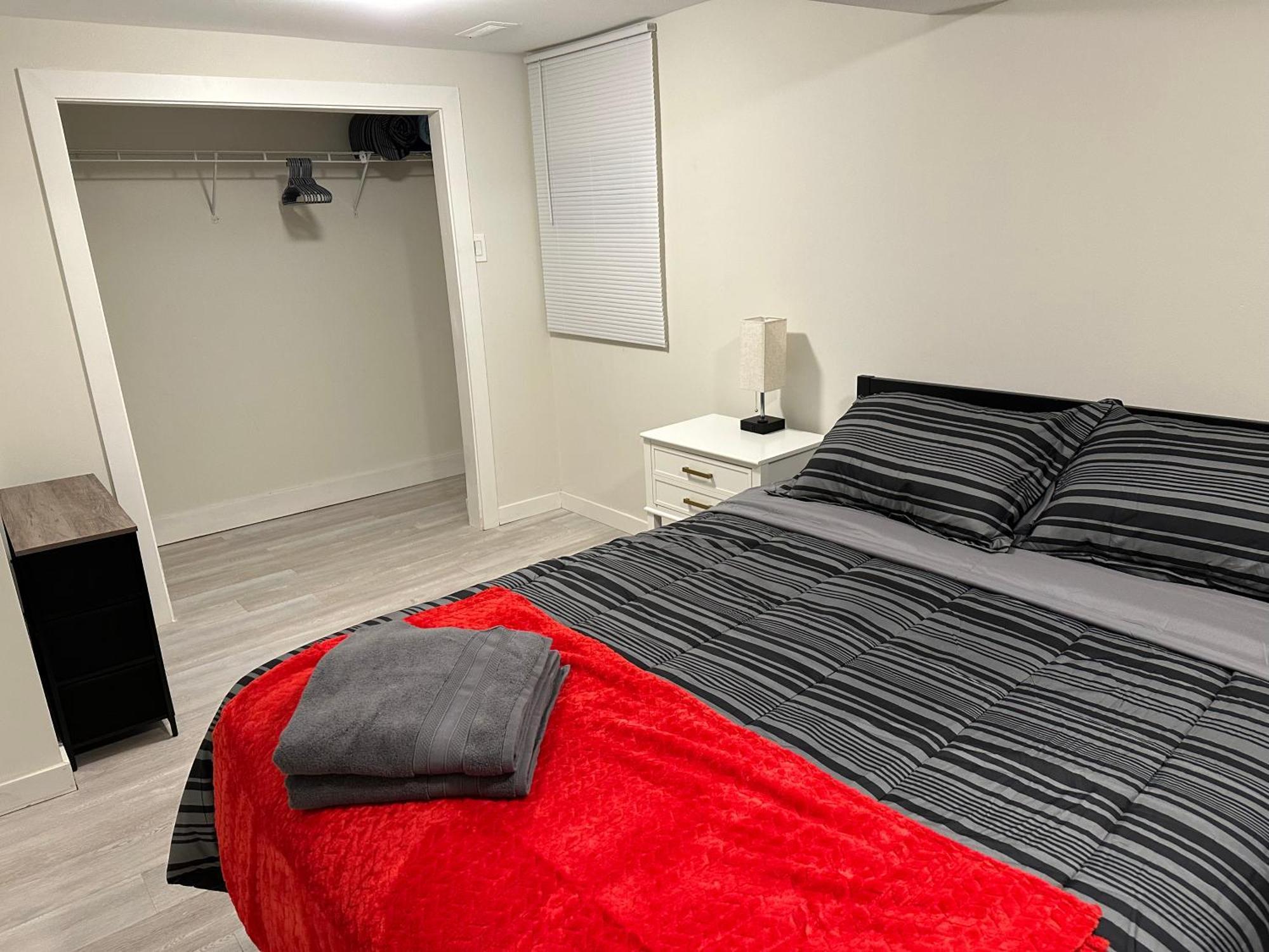 Comfy 2 Bedroom Near The Beach! Пикеринг Экстерьер фото
